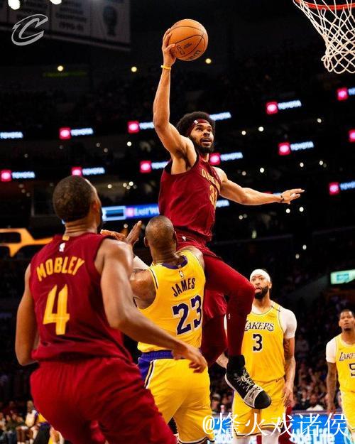 40岁詹姆斯贡献23分 阿伦27+14 骑士力克湖人迎来8连胜